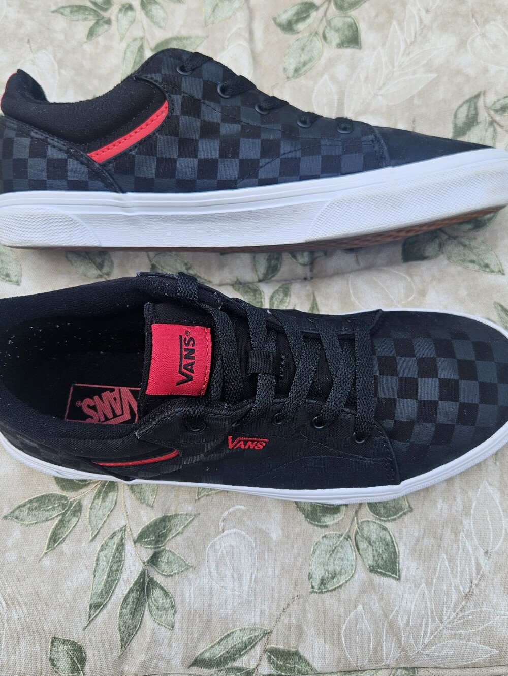 VANS Off The Wall Youth Size 7 Black & Red Checkerboard Low-Top Sneakers